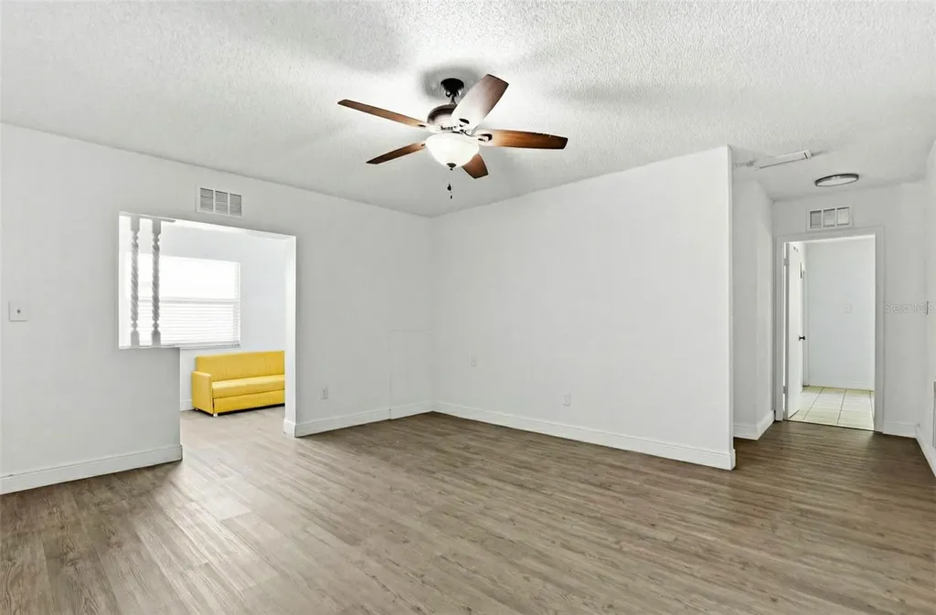 2521 W Crest Avenue Tampa FL 33614