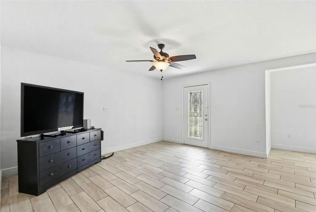 2521 W Crest Avenue Tampa FL 33614