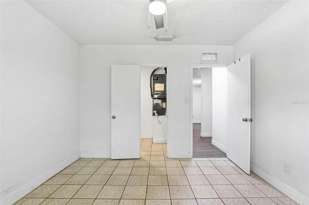 2521 W Crest Avenue Tampa FL 33614