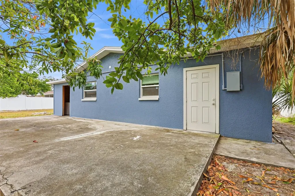 2521 W Crest Avenue Tampa FL 33614