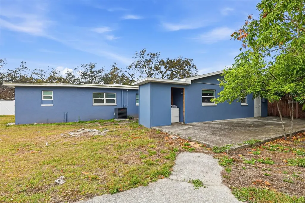 2521 W Crest Avenue Tampa FL 33614