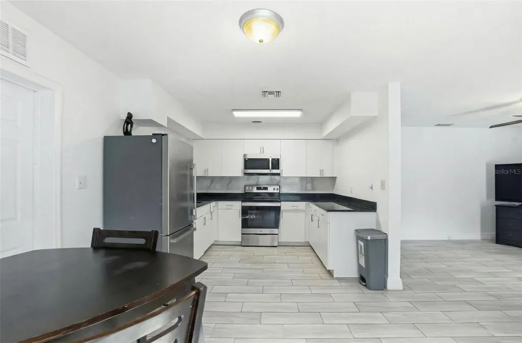 2521 W Crest Avenue Tampa FL 33614