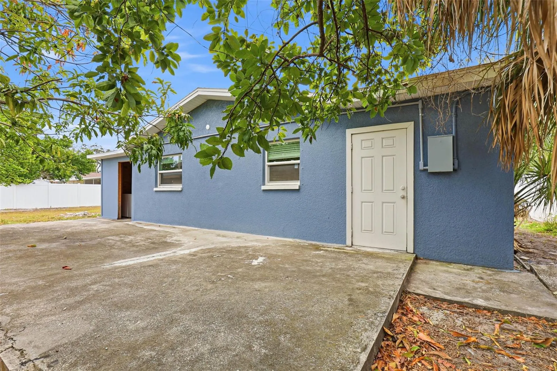 2521 W Crest Avenue Tampa FL 33614