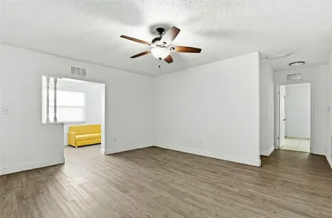 2521 W Crest Avenue Tampa FL 33614