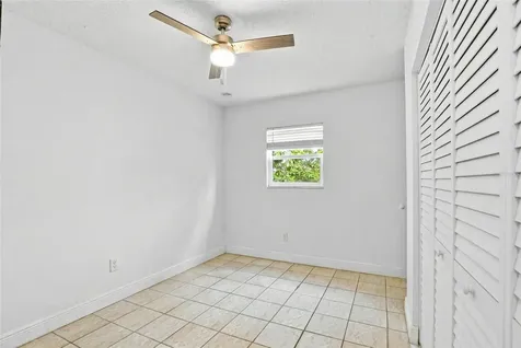 2521 W Crest Avenue Tampa FL 33614