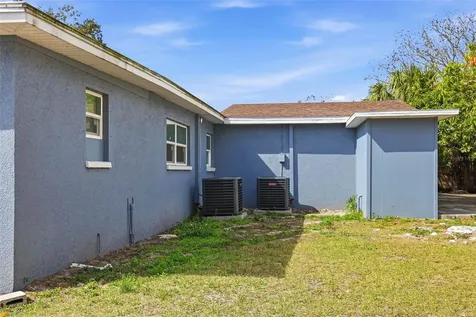 2521 W Crest Avenue Tampa FL 33614