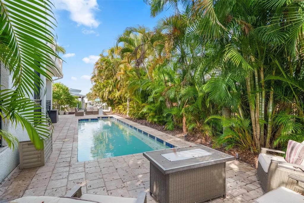 4911 W Melrose Avenue S Tampa FL 33629