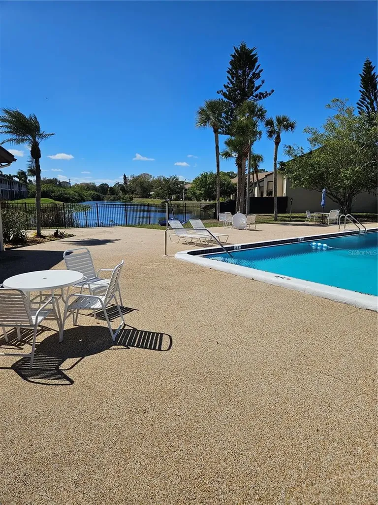 2744 Hidden Lake Boulevard Sarasota FL 34237