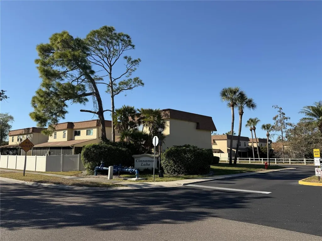 8414 17th Street N St Petersburg FL 33702