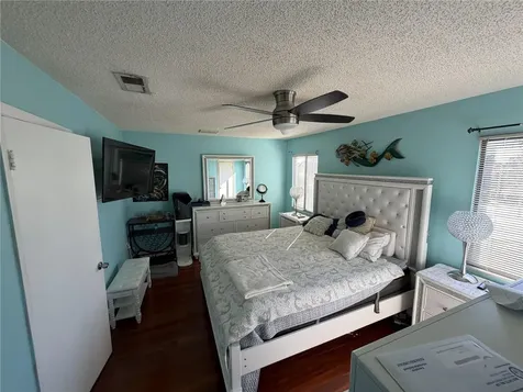 8414 17th Street N St Petersburg FL 33702