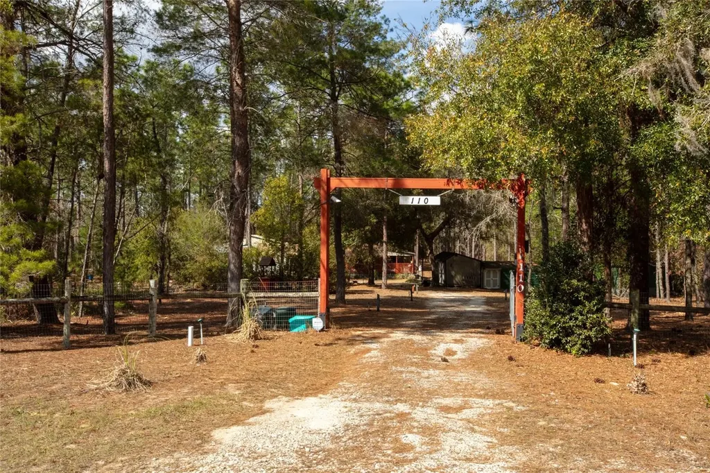 110 Hill Top Loop Hawthorne FL 32640