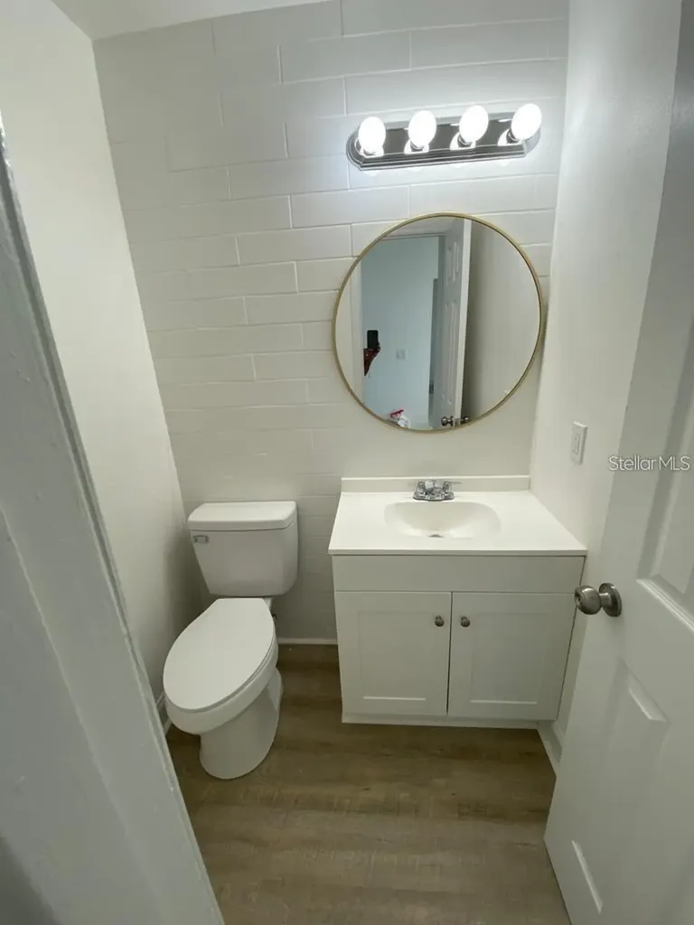 198 N Lake Court Kissimmee FL 34743