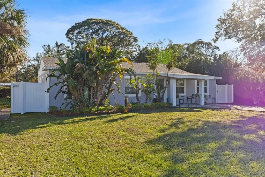 4106 W Bay View Avenue Tampa FL 33611