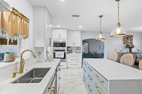4106 W Bay View Avenue Tampa FL 33611
