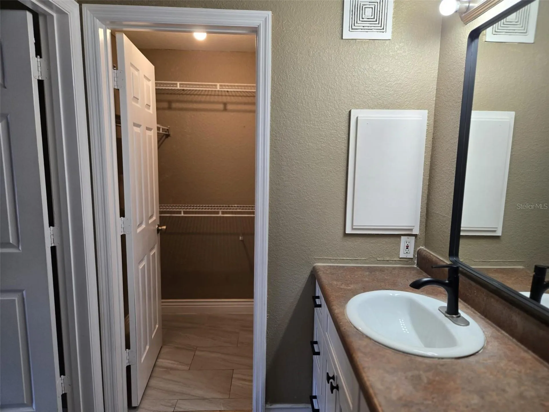 3702 Palm Desert Lane Orlando FL 32839