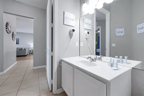 5048 Shoreway Loop Orlando FL 32819