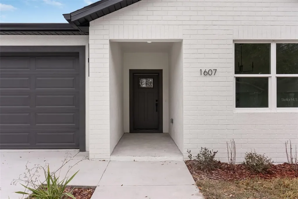 1607 E Ida Street Tampa FL 33610