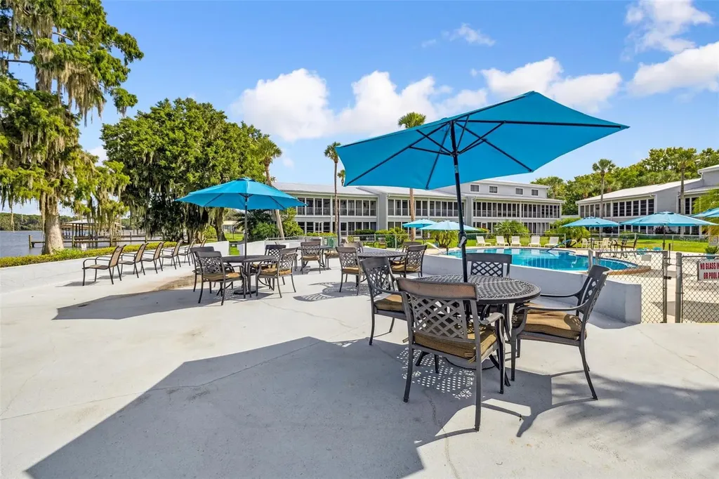 210 River Bend Place Welaka FL 32193