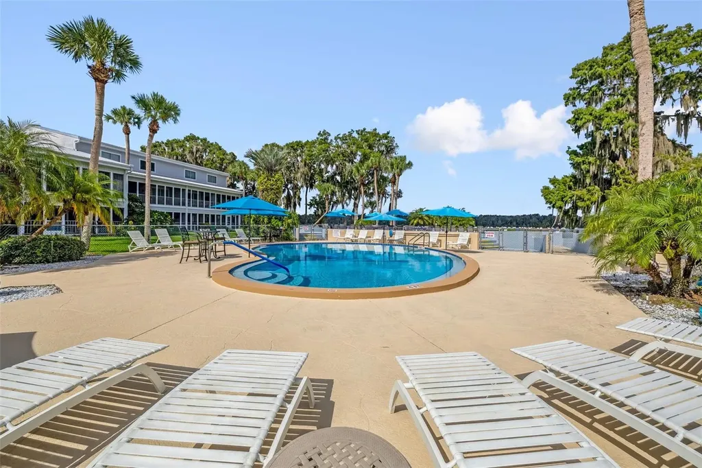 210 River Bend Place Welaka FL 32193