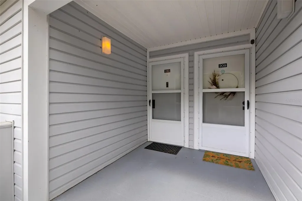210 River Bend Place Welaka FL 32193