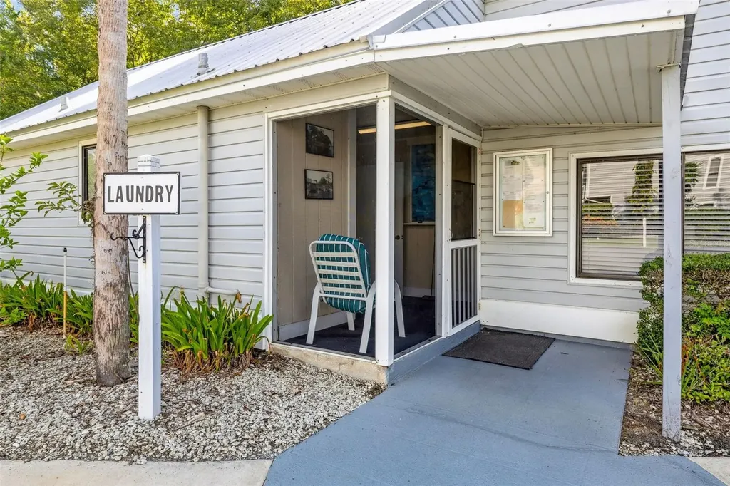 210 River Bend Place Welaka FL 32193