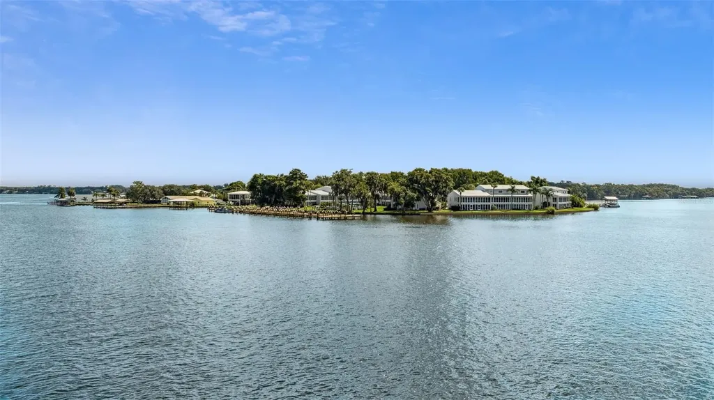 210 River Bend Place Welaka FL 32193