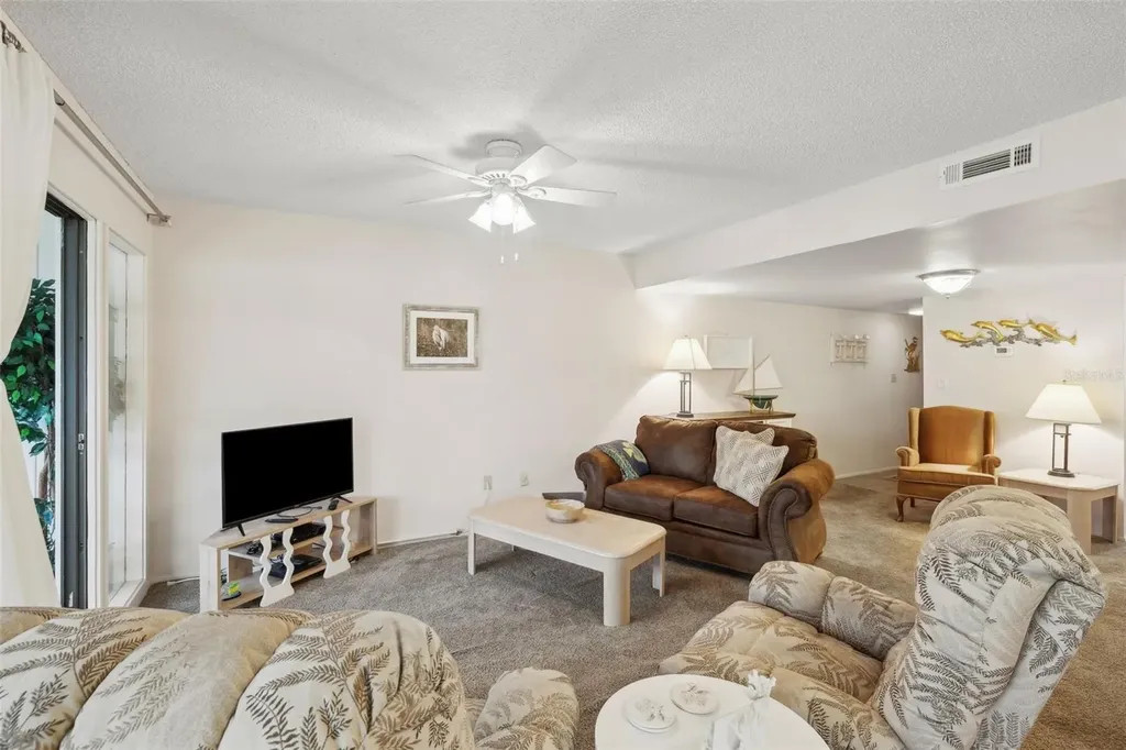 210 River Bend Place Welaka FL 32193