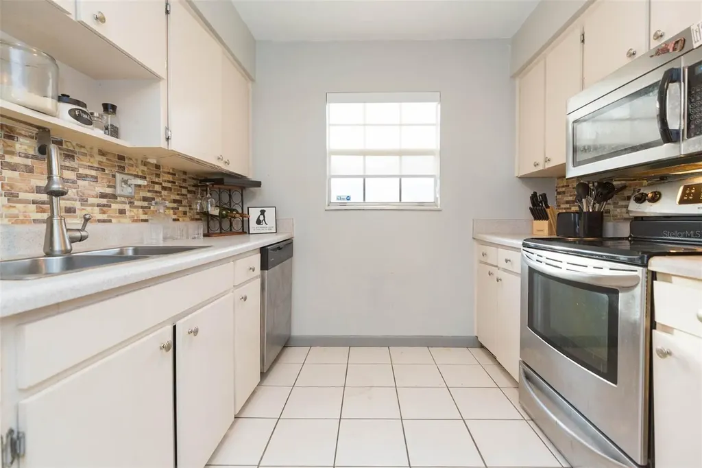 14472 Reuter Strasse Circle Tampa FL 33613