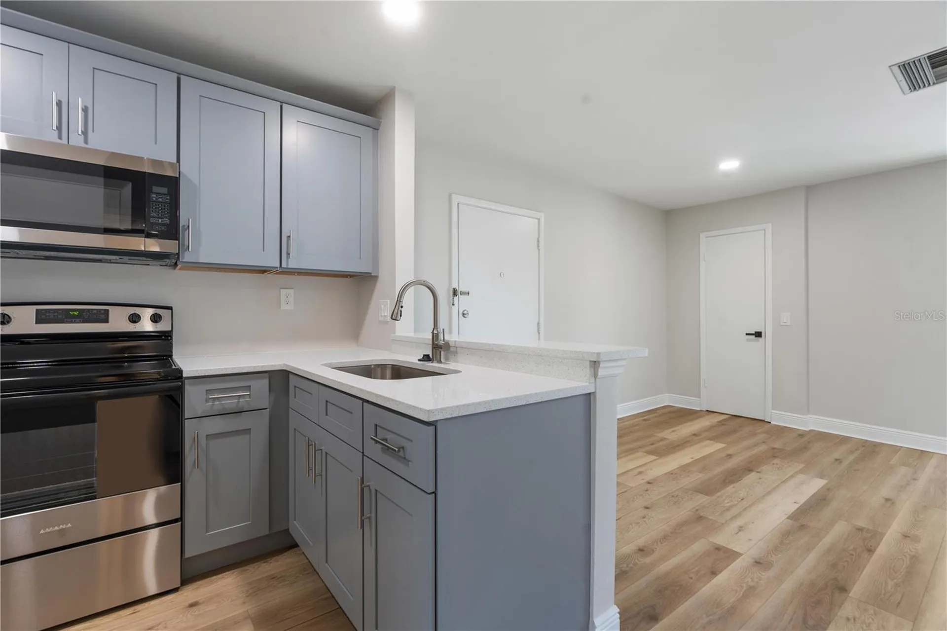 3848 N Lake Drive Tampa FL 33614