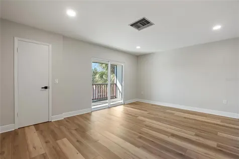 3848 N Lake Drive Tampa FL 33614
