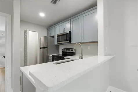 3848 N Lake Drive Tampa FL 33614