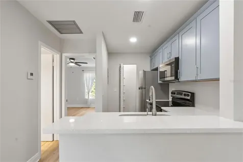 3848 N Lake Drive Tampa FL 33614