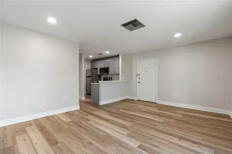 3848 N Lake Drive Tampa FL 33614