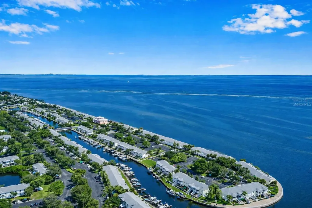5245 Coquina Key Drive SE St Petersburg FL 33705