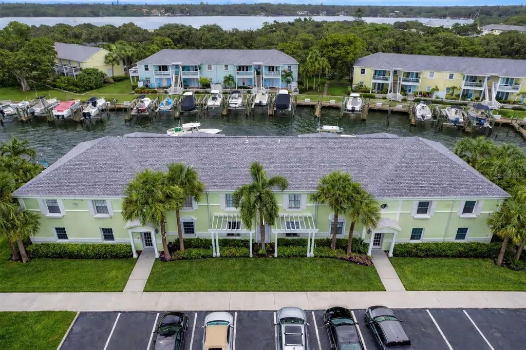 5245 Coquina Key Drive SE St Petersburg FL 33705