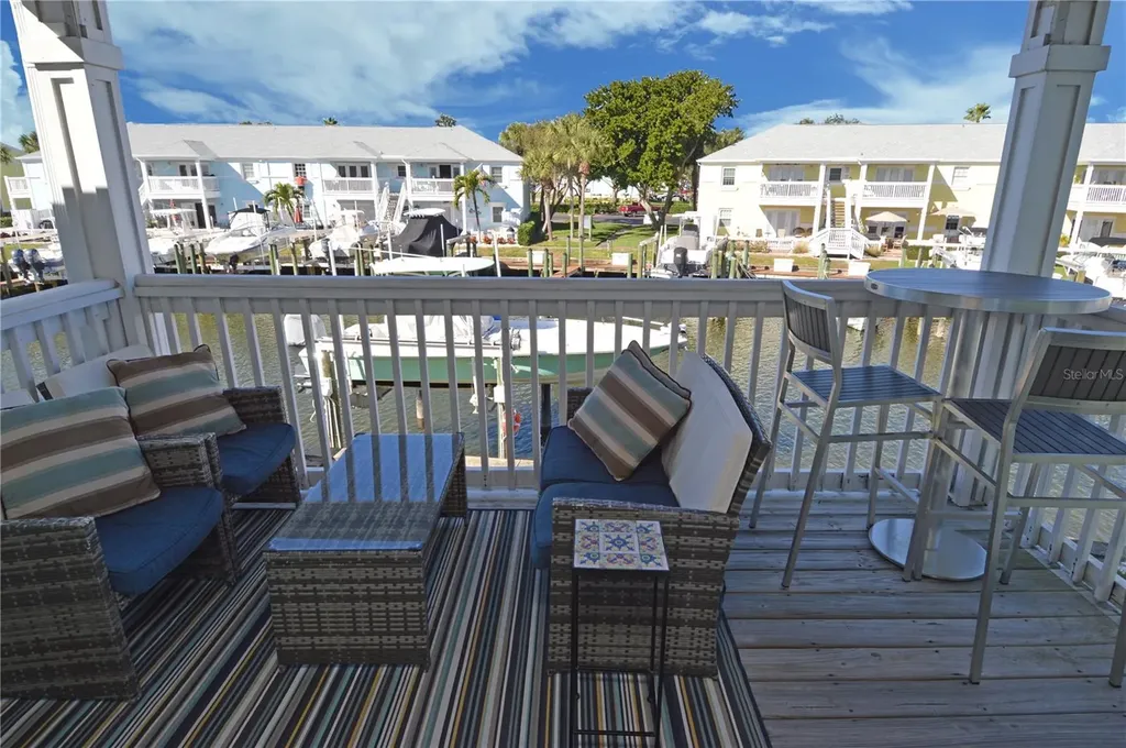 5245 Coquina Key Drive SE St Petersburg FL 33705