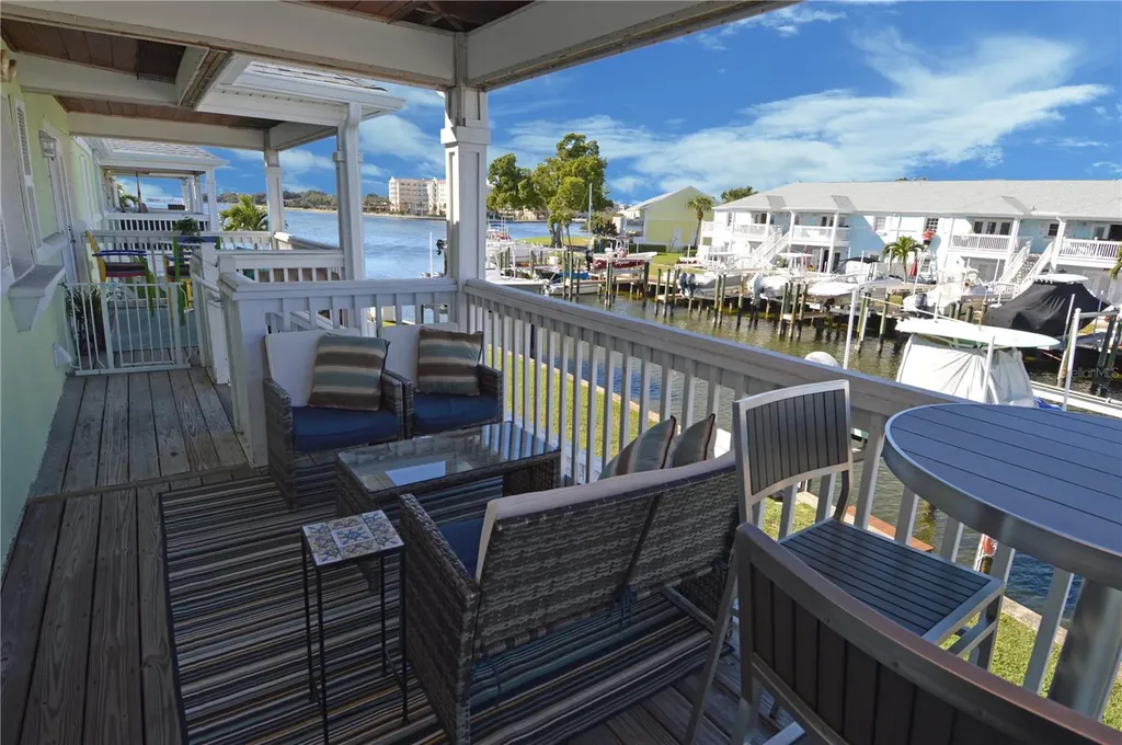 5245 Coquina Key Drive SE St Petersburg FL 33705
