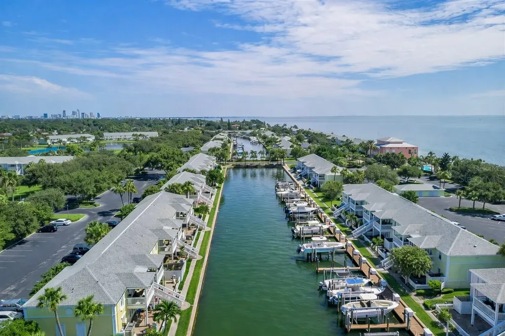 5245 Coquina Key Drive SE St Petersburg FL 33705