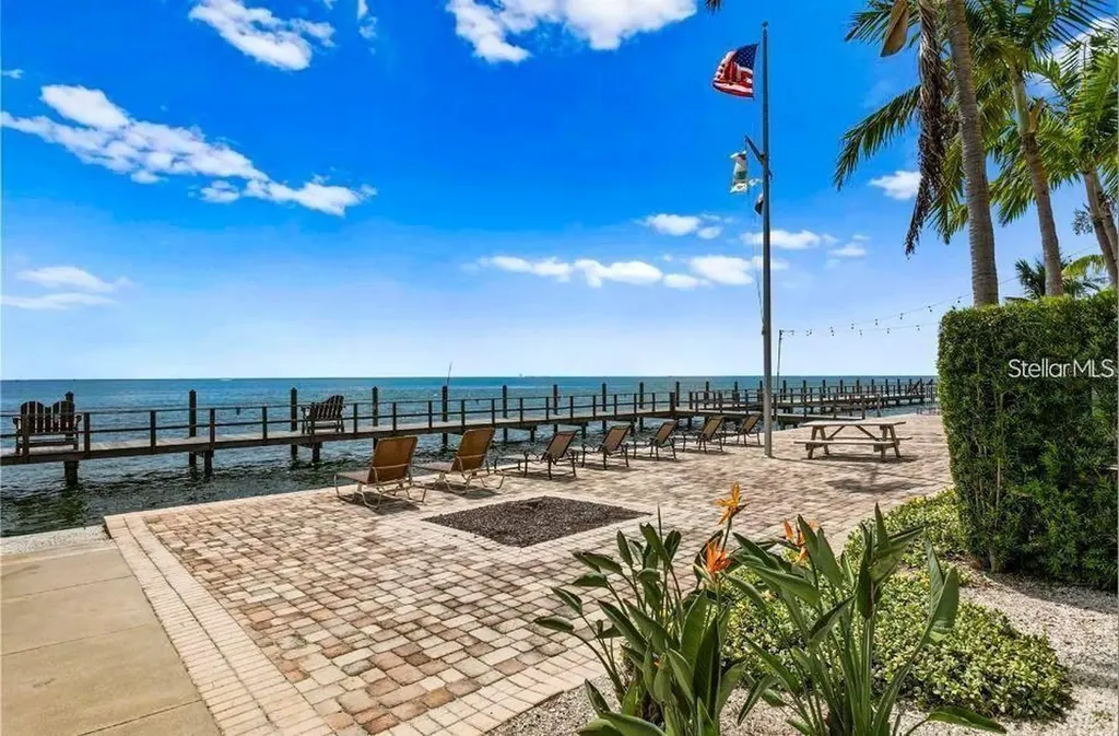 5245 Coquina Key Drive SE St Petersburg FL 33705