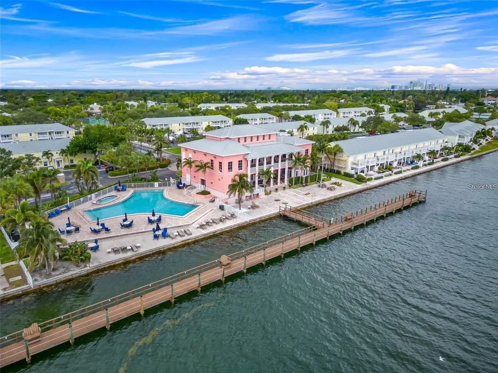 5245 Coquina Key Drive SE St Petersburg FL 33705