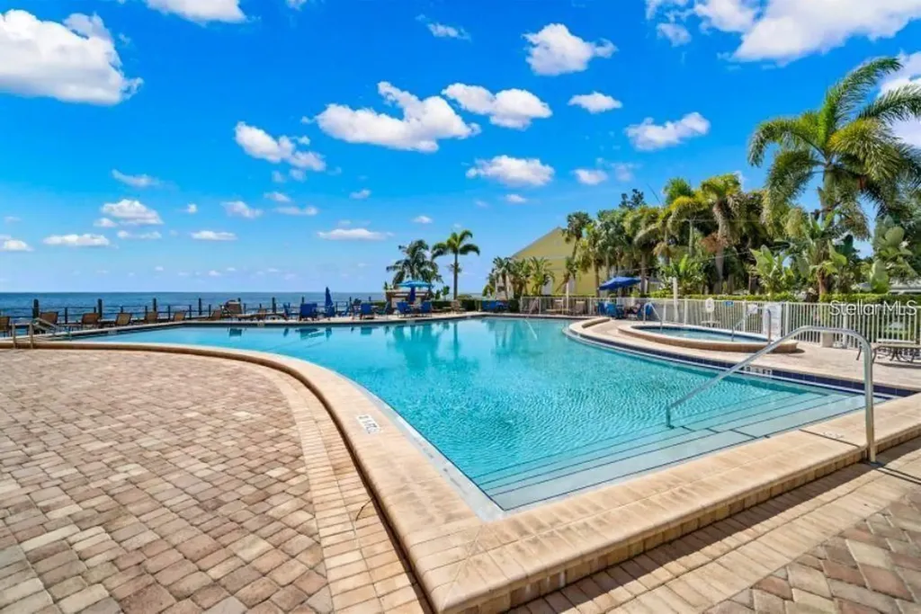 5245 Coquina Key Drive SE St Petersburg FL 33705