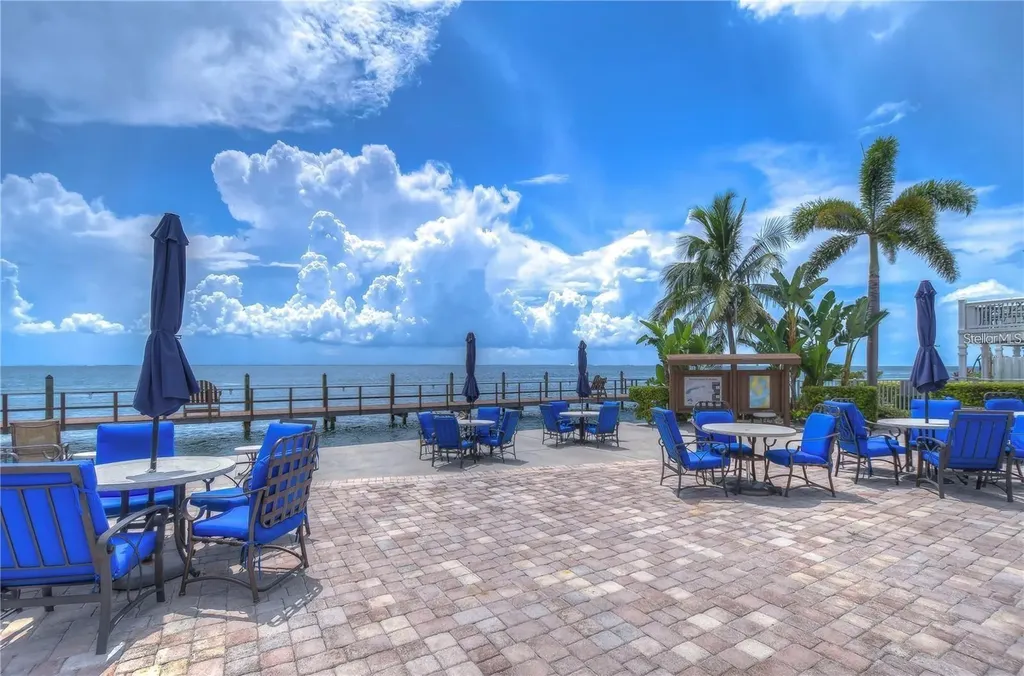 5245 Coquina Key Drive SE St Petersburg FL 33705