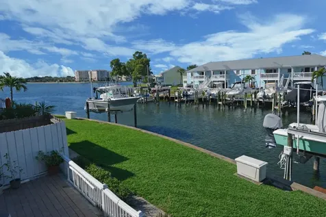5245 Coquina Key Drive SE St Petersburg FL 33705