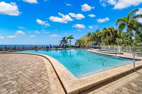 5245 Coquina Key Drive SE St Petersburg FL 33705