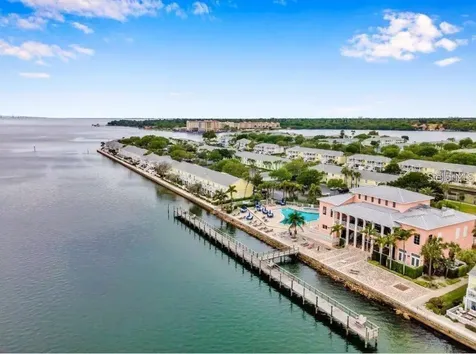 5245 Coquina Key Drive SE St Petersburg FL 33705