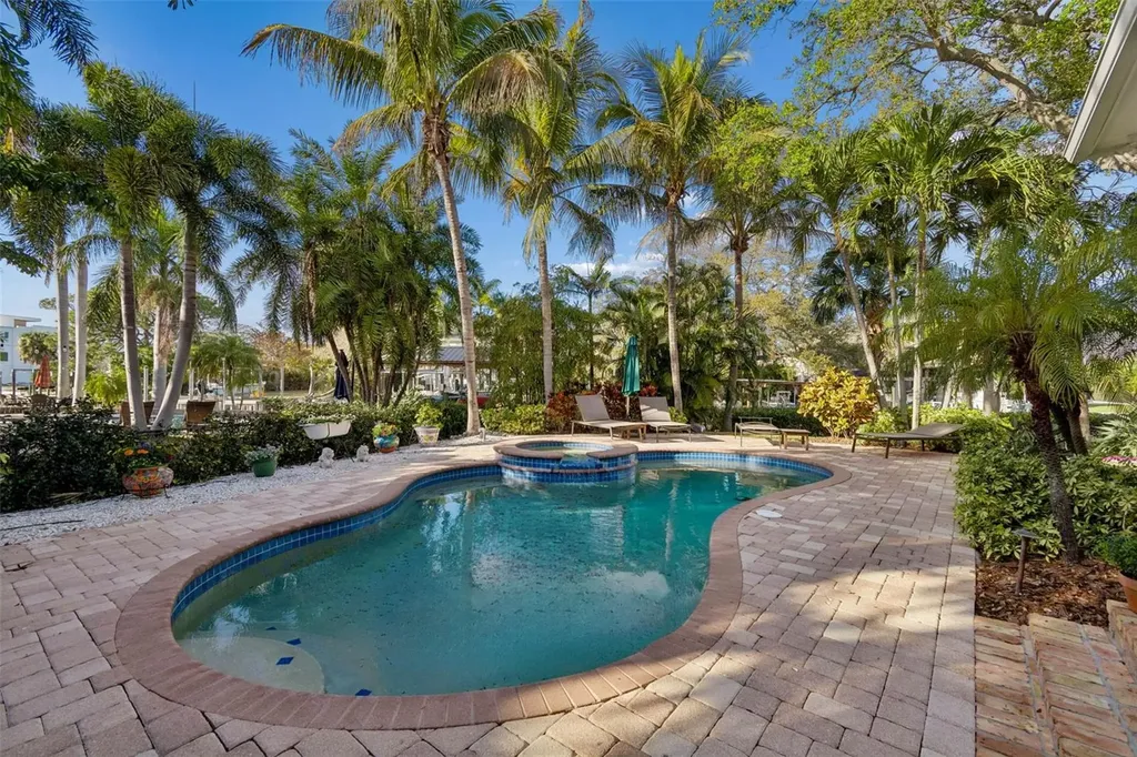 4909 W Spring Lake Drive Tampa FL 33629