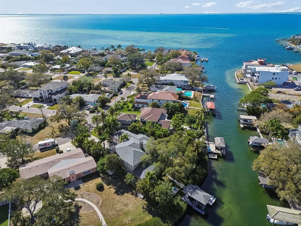 4909 W Spring Lake Drive Tampa FL 33629