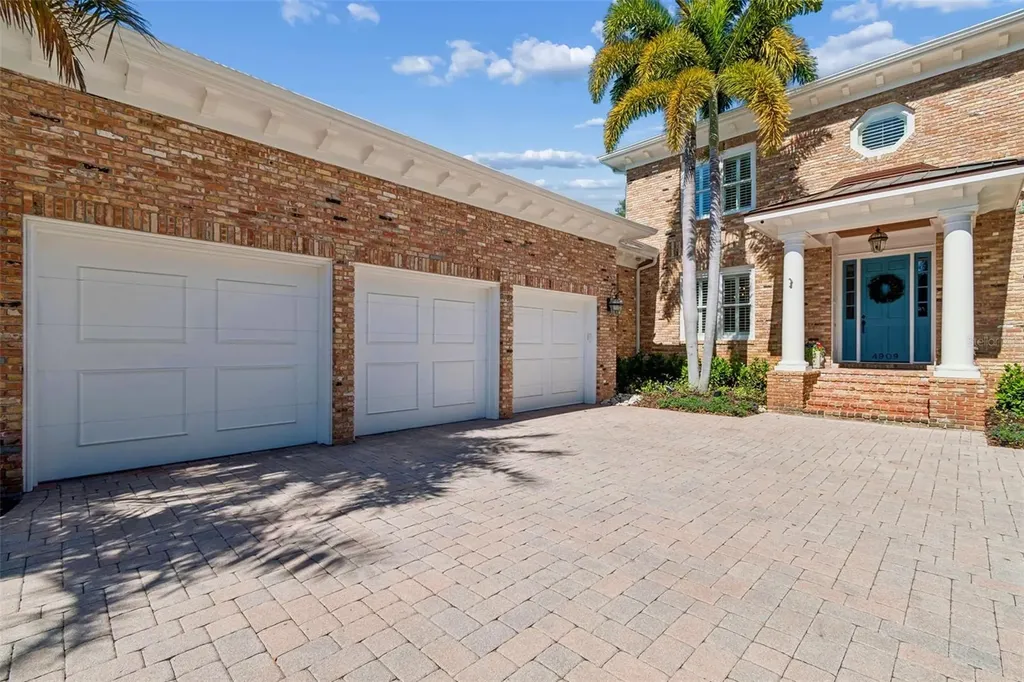 4909 W Spring Lake Drive Tampa FL 33629