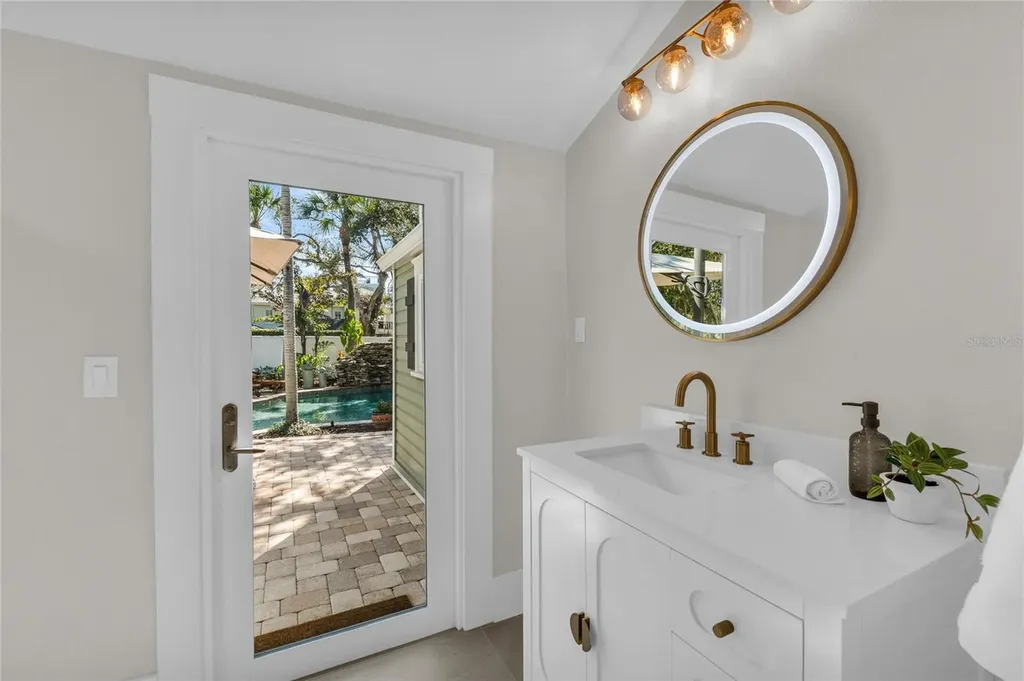 1611 Hyde Park Street Sarasota FL 34239