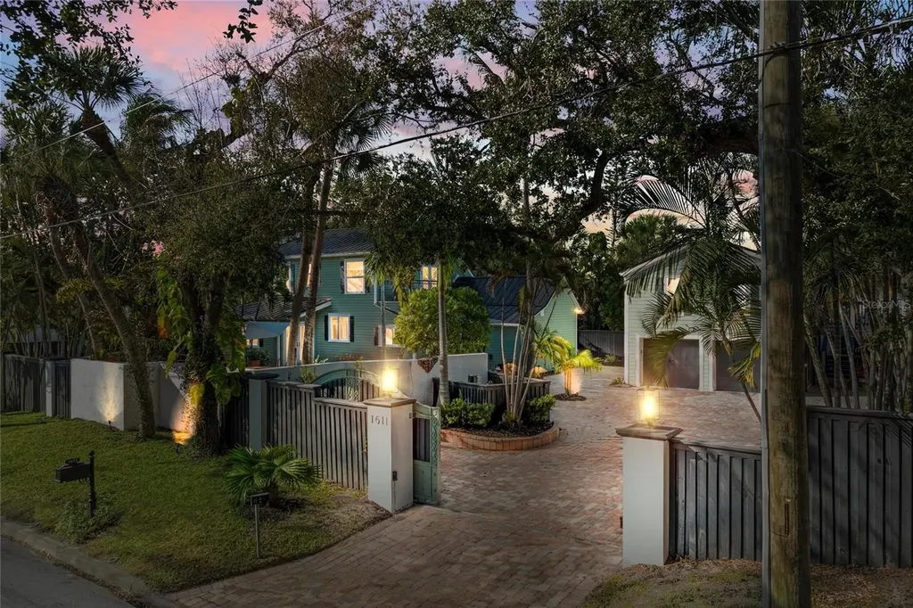 1611 Hyde Park Street Sarasota FL 34239